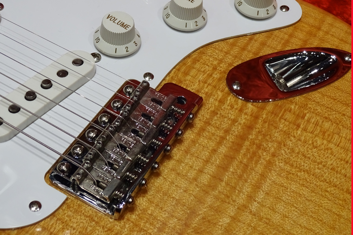 動画あり】フレイムトップ＆バーズアイネックのカスタムショップ製1954