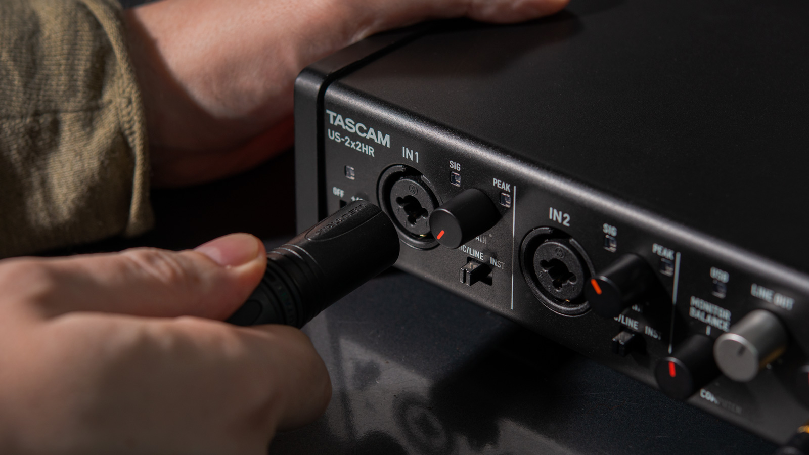US-2x2HR | 2-IN/2-OUT High Resolution USB Audio/MIDI Interface