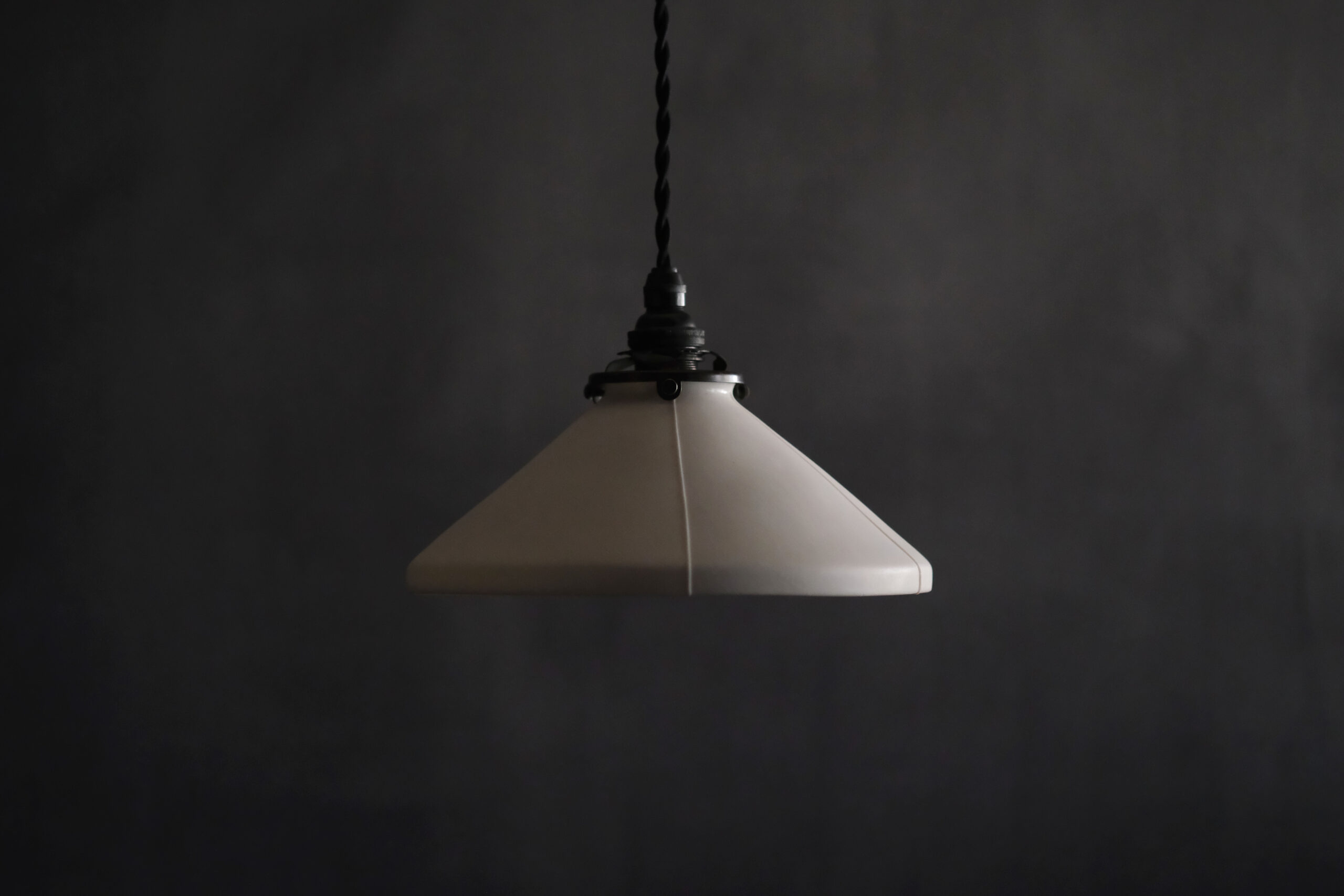 LO-COW-001 Cone M / open / oddlines – 飛松灯器