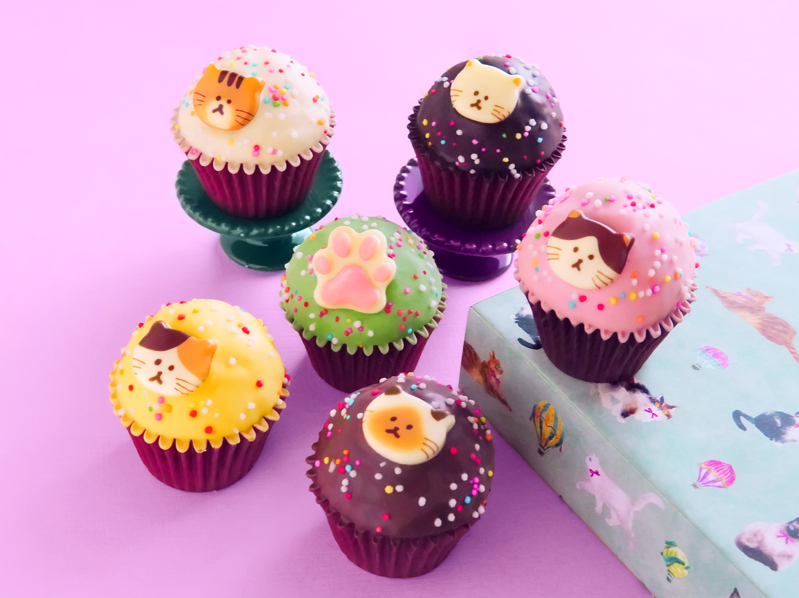 神戸洋菓子 ファクトリーシンが新商品「ねこカップケーキ」を 11月13日