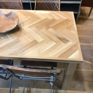 へリンボーン天板のダイニングテーブル - DOUBLEDAY ダブルデイ