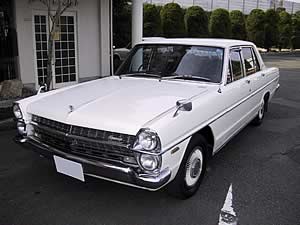 プリンスグロリア4D2000スーパーDX（初期型車） 昭和42年式