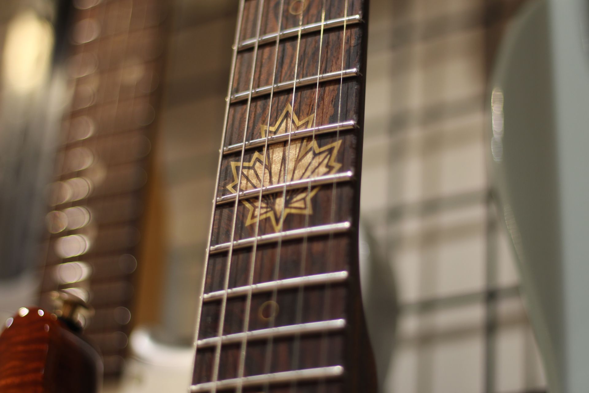 Suhr 全世界200本限定Modern Plus Curly Maple Topが2本から選べます