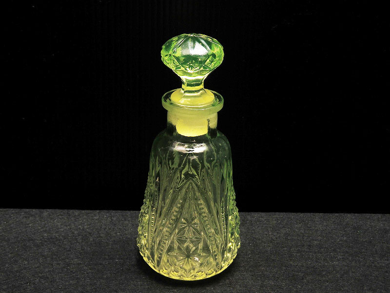 アンティーク家具通販のウランガラス（ヴァセリンガラス） | alver