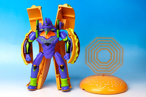 あんたバーガー!?」マクドナルド×エヴァのコラボフィギュアをひと足先