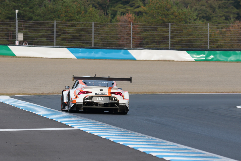 SUPER GT最終戦、36号車 au TOM'S GR Supraが優勝しシリーズ