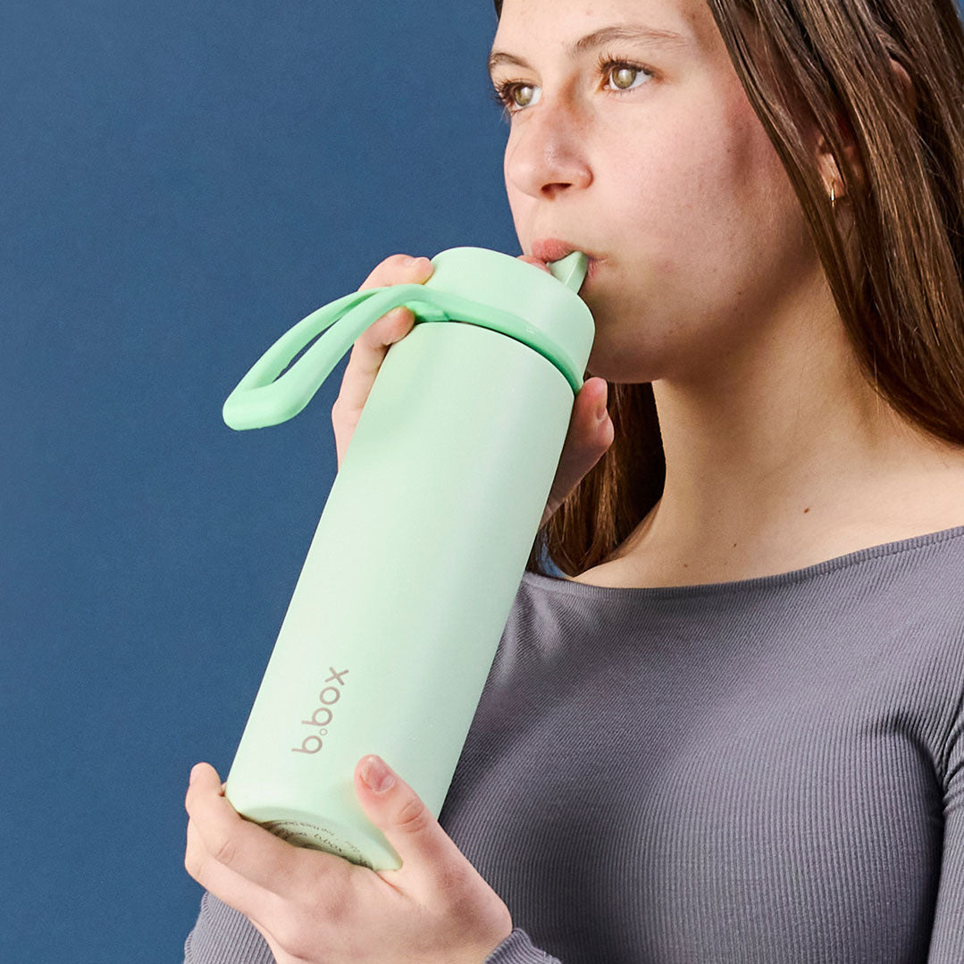 フリップトップボトル690ml（ステンレス製水筒）/ Insulated Flip Top