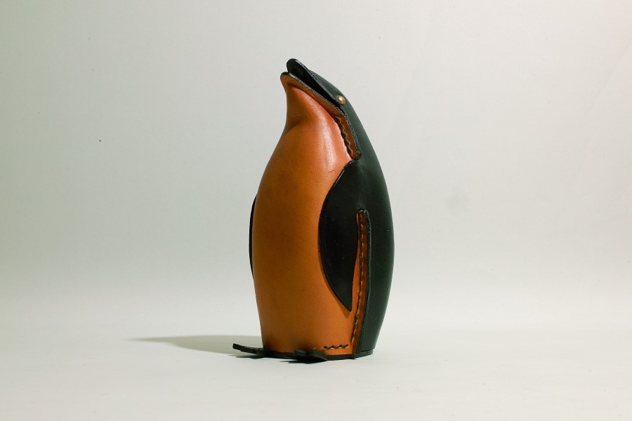 No.6854「ヌメ革の貯金箱〈ペンギン〉：鴻池製作所」SOLD | ボルト