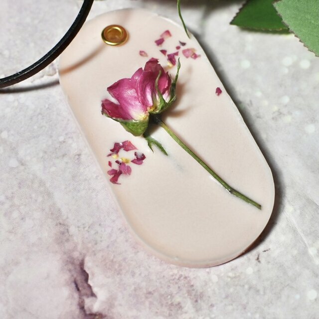 香り・カラー・紐金具がえらべる＊薔薇の香り アロマワックスサシェ