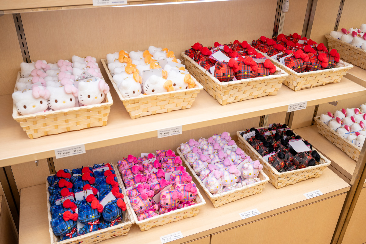 ハローキティ50周年記念の限定グッズ！福岡三越「Hello Kitty 50th