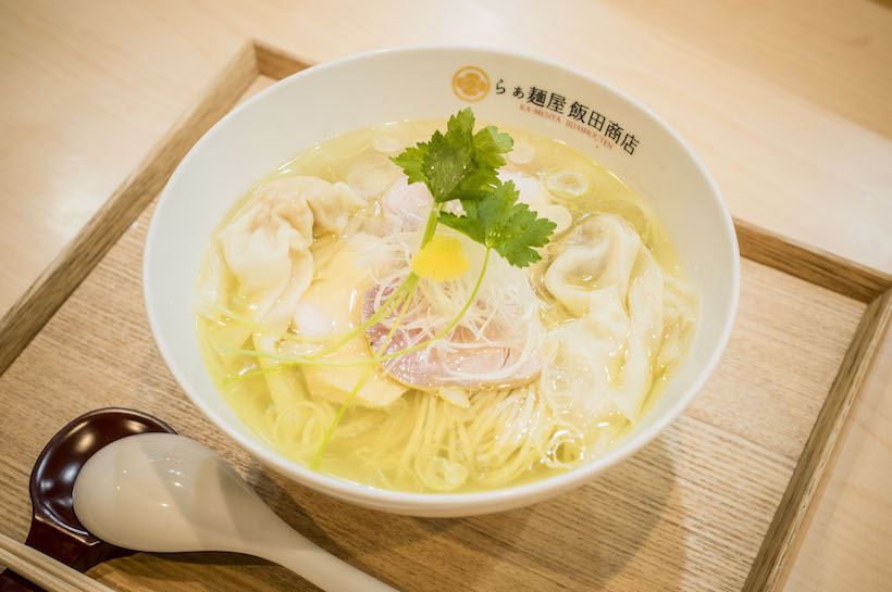 神奈川最西端の研ぎ澄まされた職人技で麺まで香り立つラーメン「飯田
