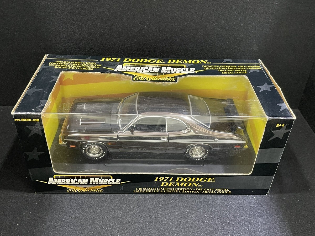 Voiture American Muscle 1971 Dodge Demon noire chromée 1:18