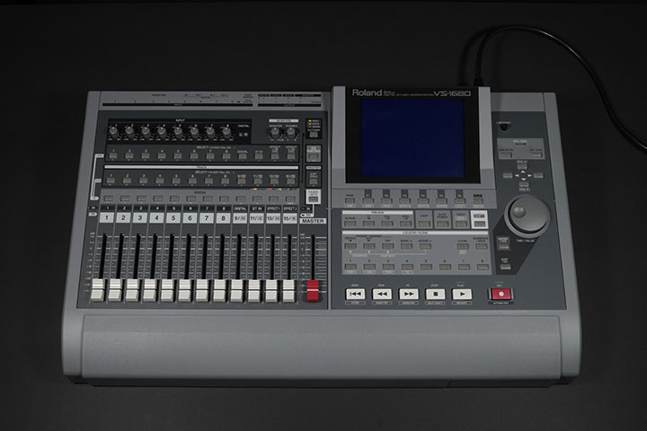 デジタル・スタジオ・ワークステーション Roland VS-1680 | Visual