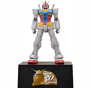 あの名シーンを再現、ガンダム30周年記念「一番くじ」：体育座りの