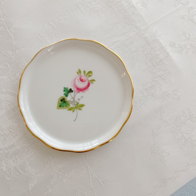 ギフトにもオススメ ヘレンド VRHS ウィーンの薔薇シンプルゴールド