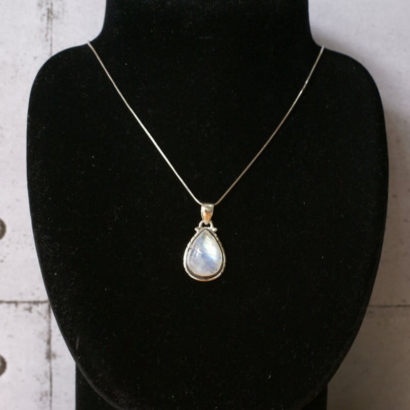 レインボームーンストーン ペアーシェイプ ペンダントトップ シルバー