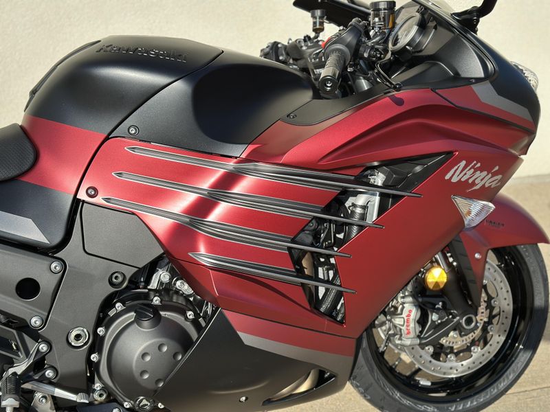 New 2025 Kawasaki Ninja ZX14R ABS | Cross Country Powersports