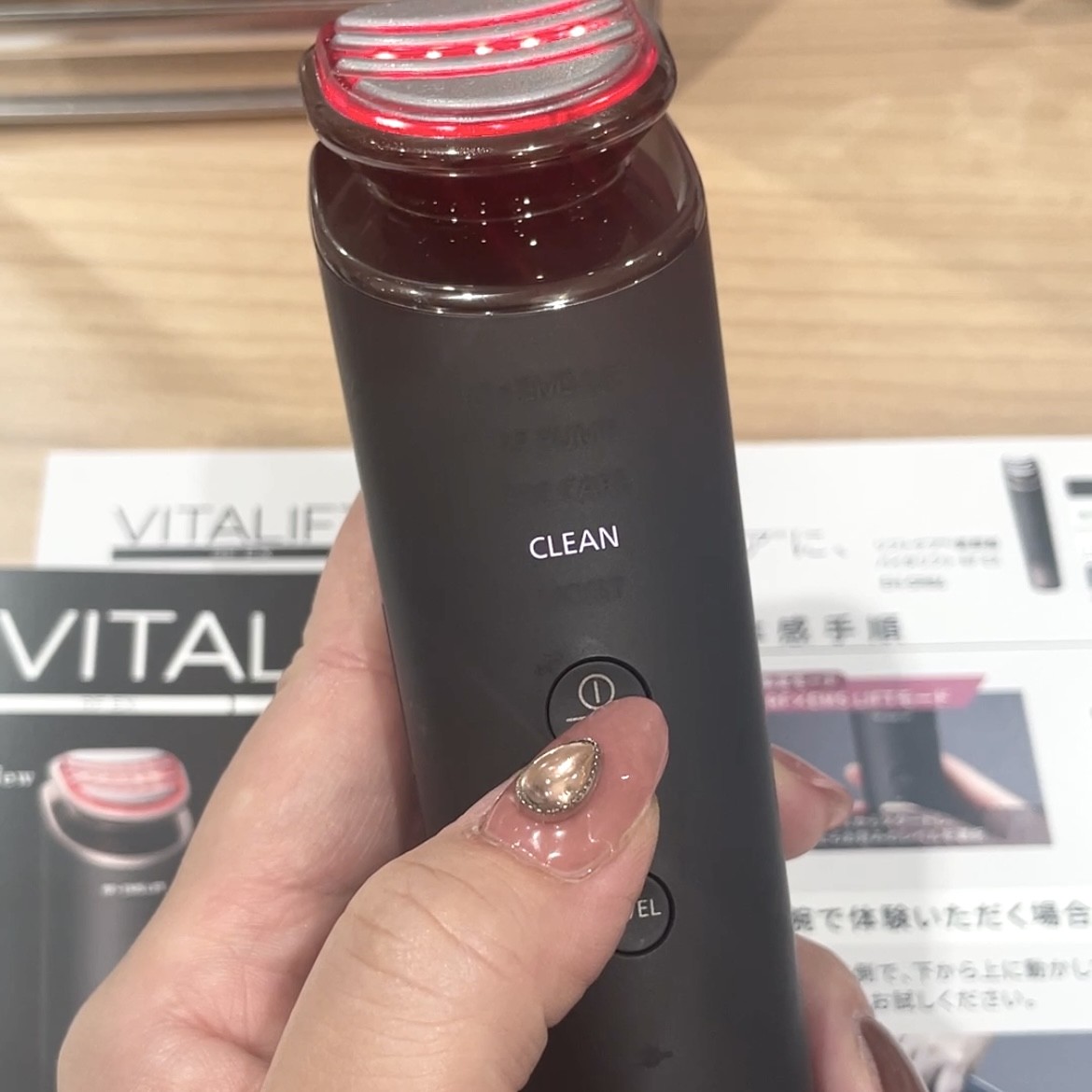 パナソニックの最上位モデル美顔器「バイタリフトRF EX」誕生！ 従来品