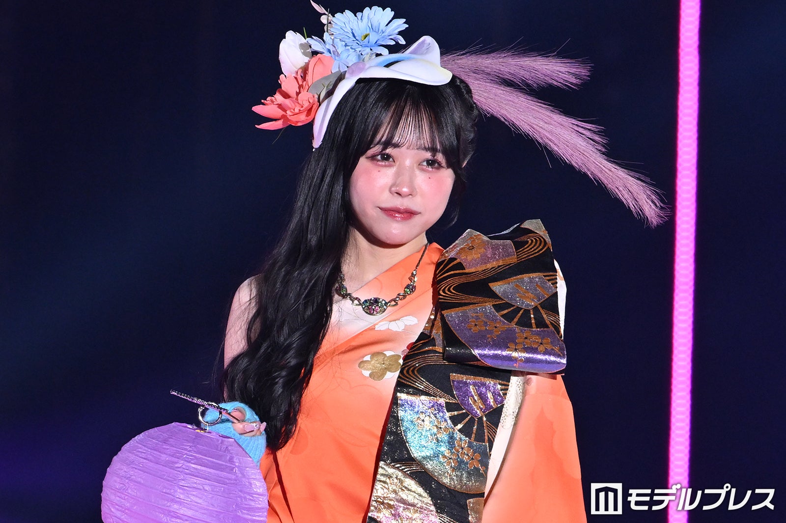 CUTIE STREET佐野愛花、ワンショルダーで美肩際立つ 着物×スニーカーが