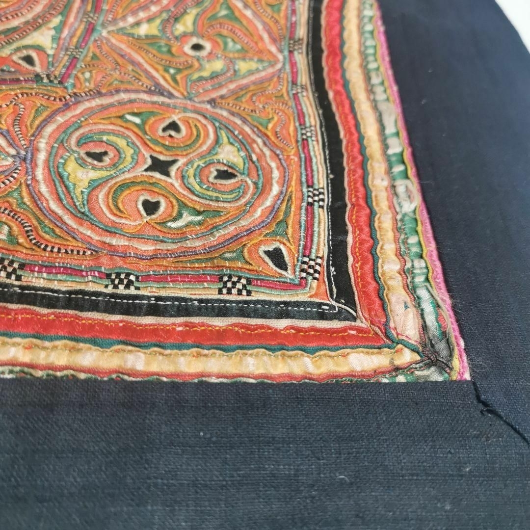 レア この手縫の刺繍がいい 中国貴州省 ミャオ族の子おい布 古布 レア