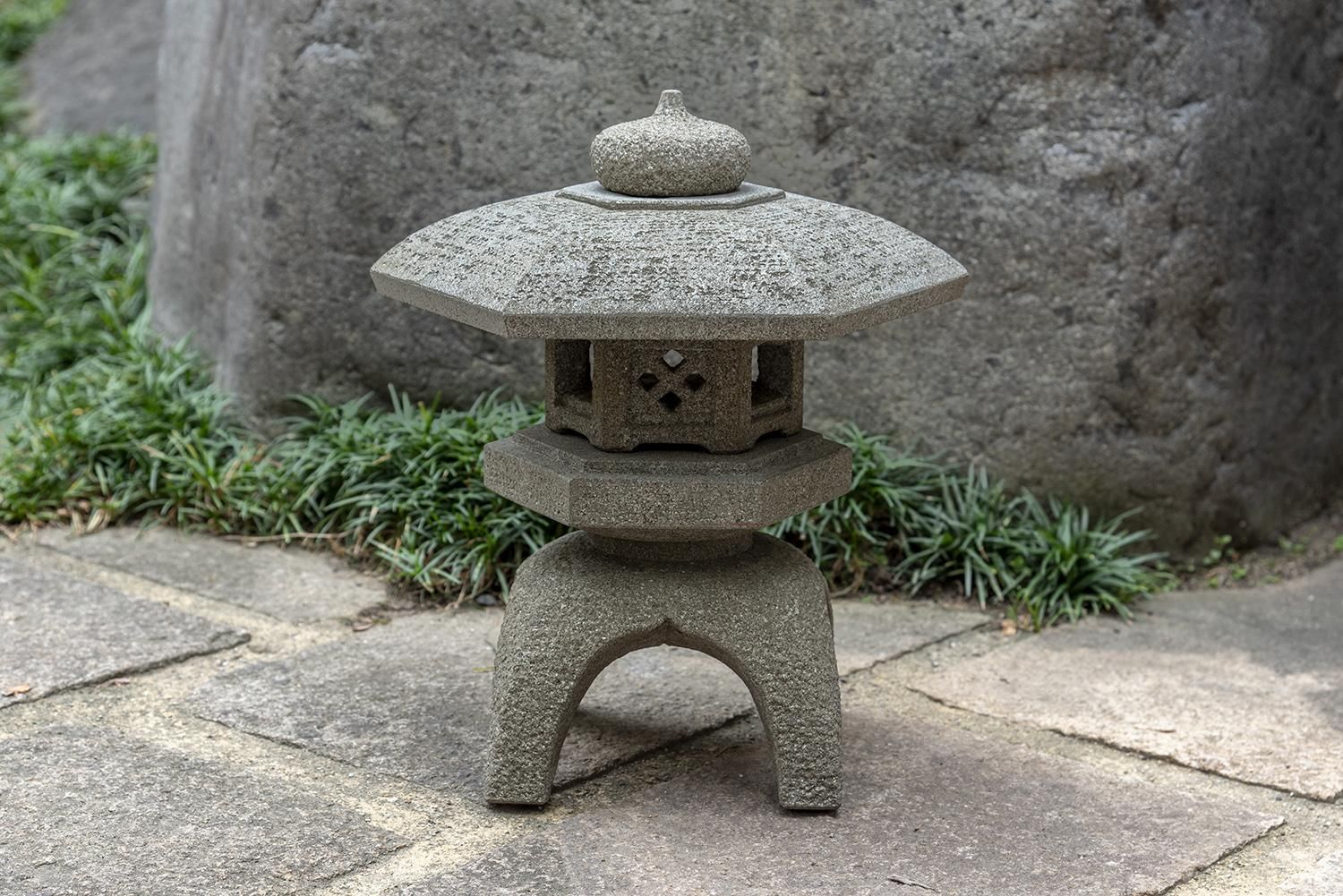 来待石製、古代六角雪見灯篭（1尺）| Ancient Hexagonal Yukimi Lantern