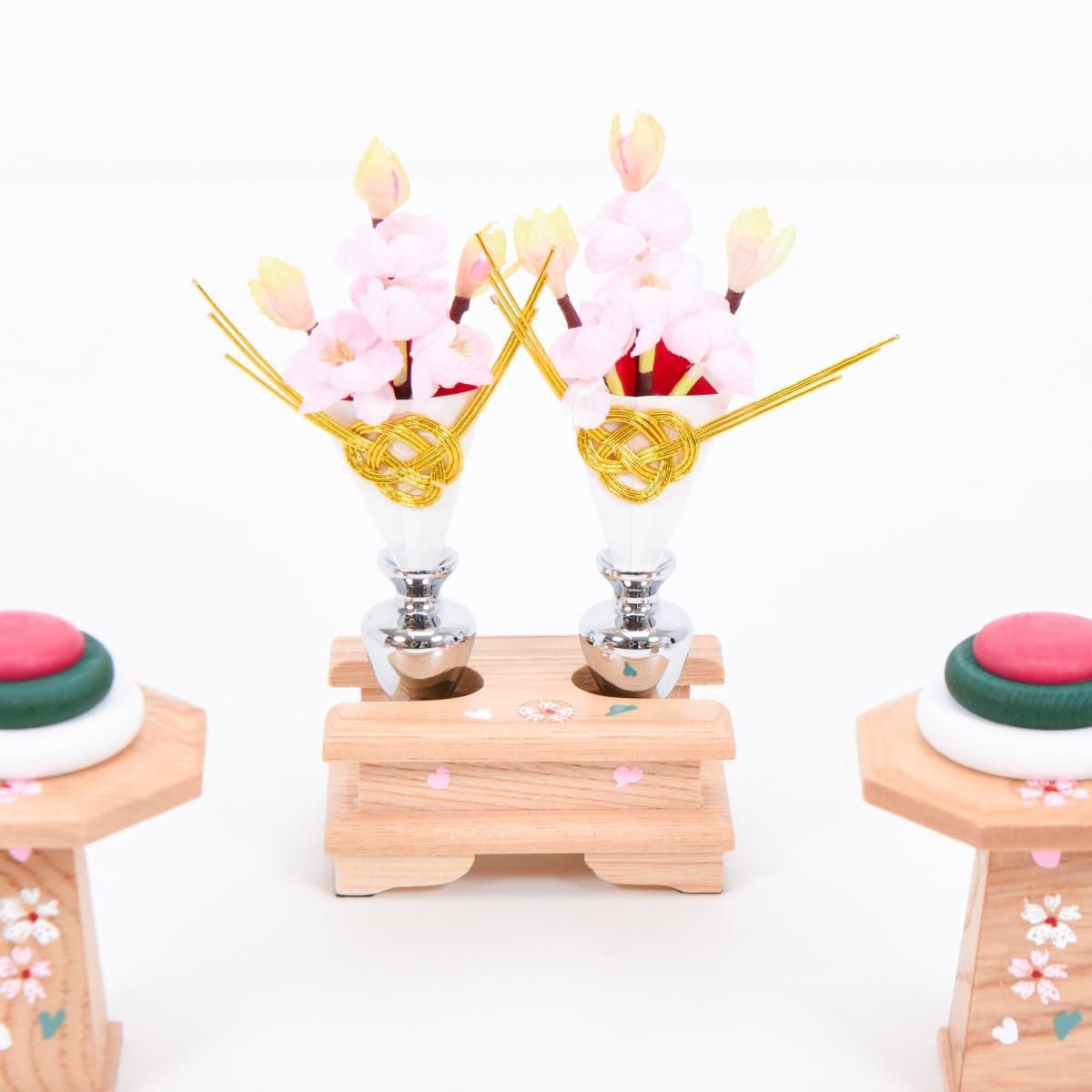 ひな人形 お道具単品 前飾り 白木 菱高三宝揃 蒔絵付（桜） 25号