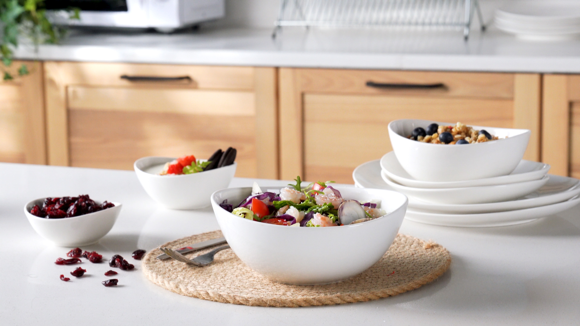 Amazon.com: Sweese 18 oz Medium White Porcelain Bowls - Set of 6