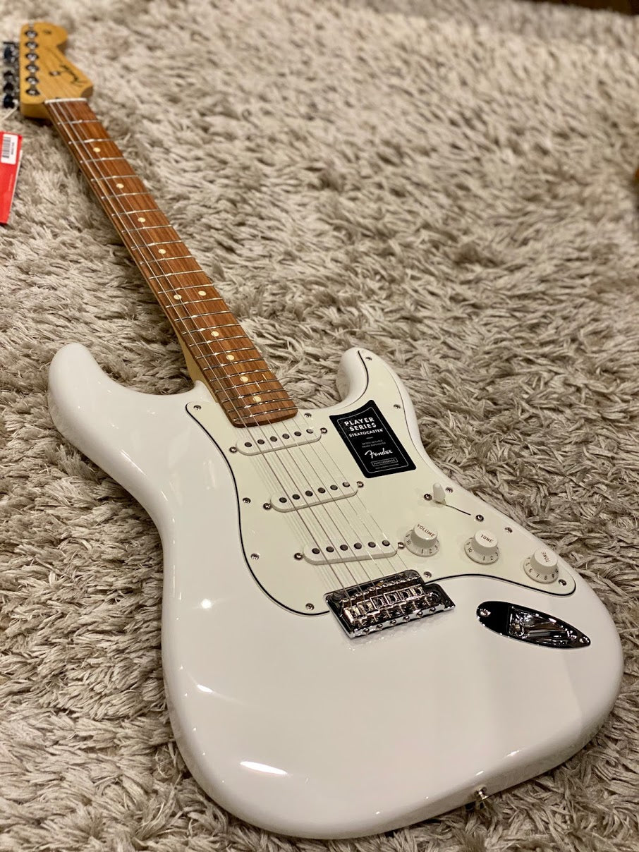 Fender Player Series Stratocaster PF in Polar White – nafiriguitar.com