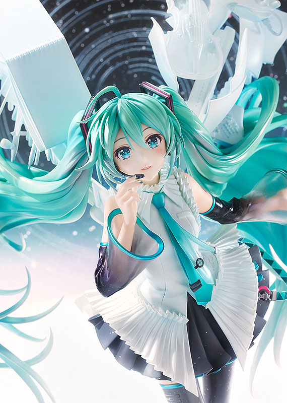 初音ミク」がイラストレーターRella氏によって描かれた、「16歳の誕生