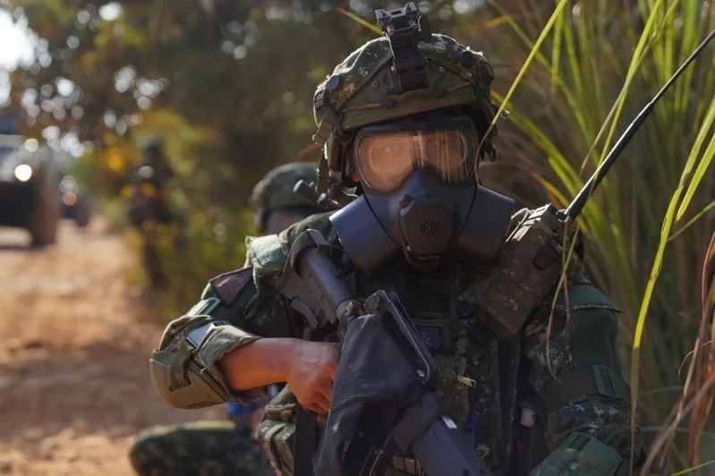 陸軍已開始換裝新式雙濾毒罐型T3-102防毒面具,可阻絕神經,血液等氣
