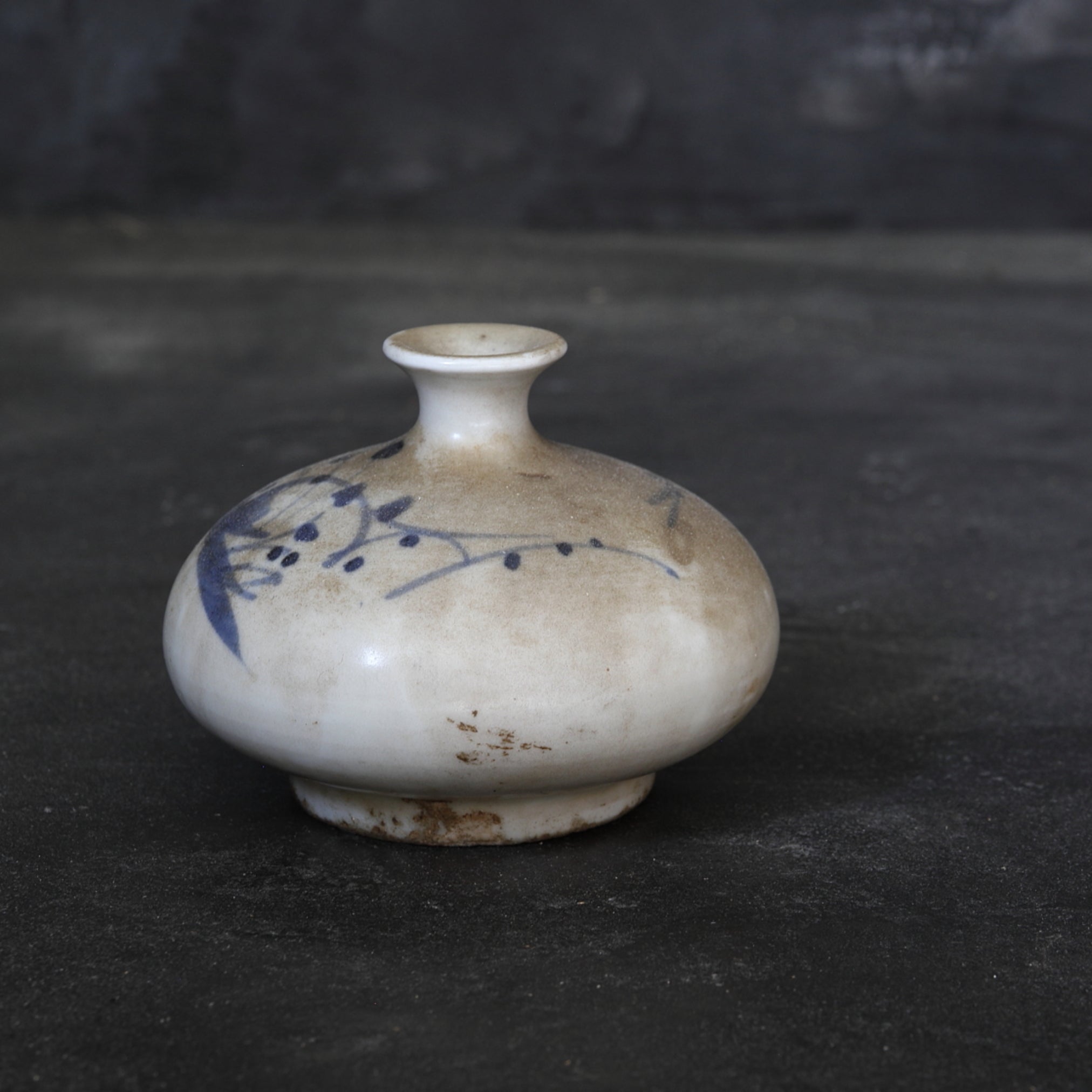 江戸時代 古伊万里 白磁染付草文油壺（1603–1867 CE） | 入蘆花