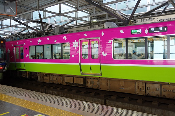 ハピラインふくい」の521系にフルラッピング仕様の編成が登場 | 鉄道