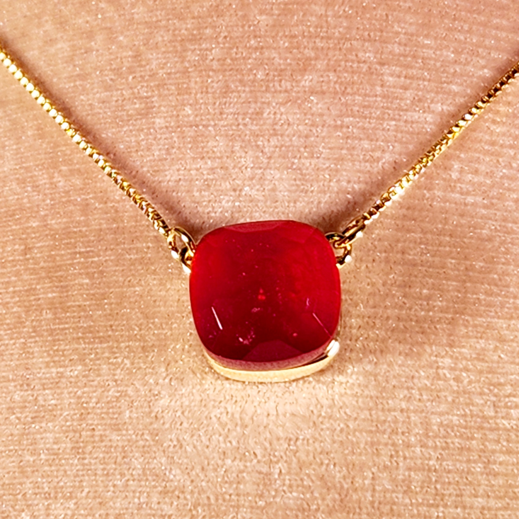 リオルーア / 赤翡翠ペンダント