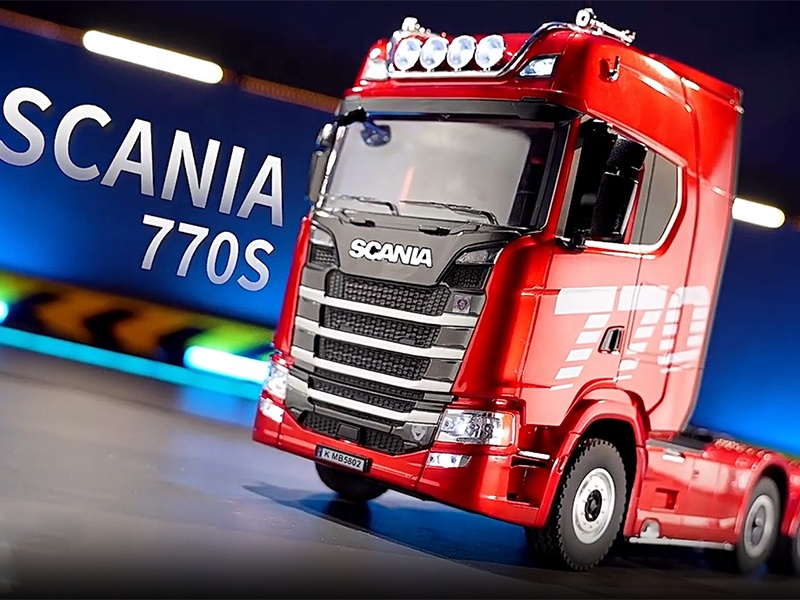 Authentic Scania 770S V8 1:18 Scale RC Tow Truck with LED Lights