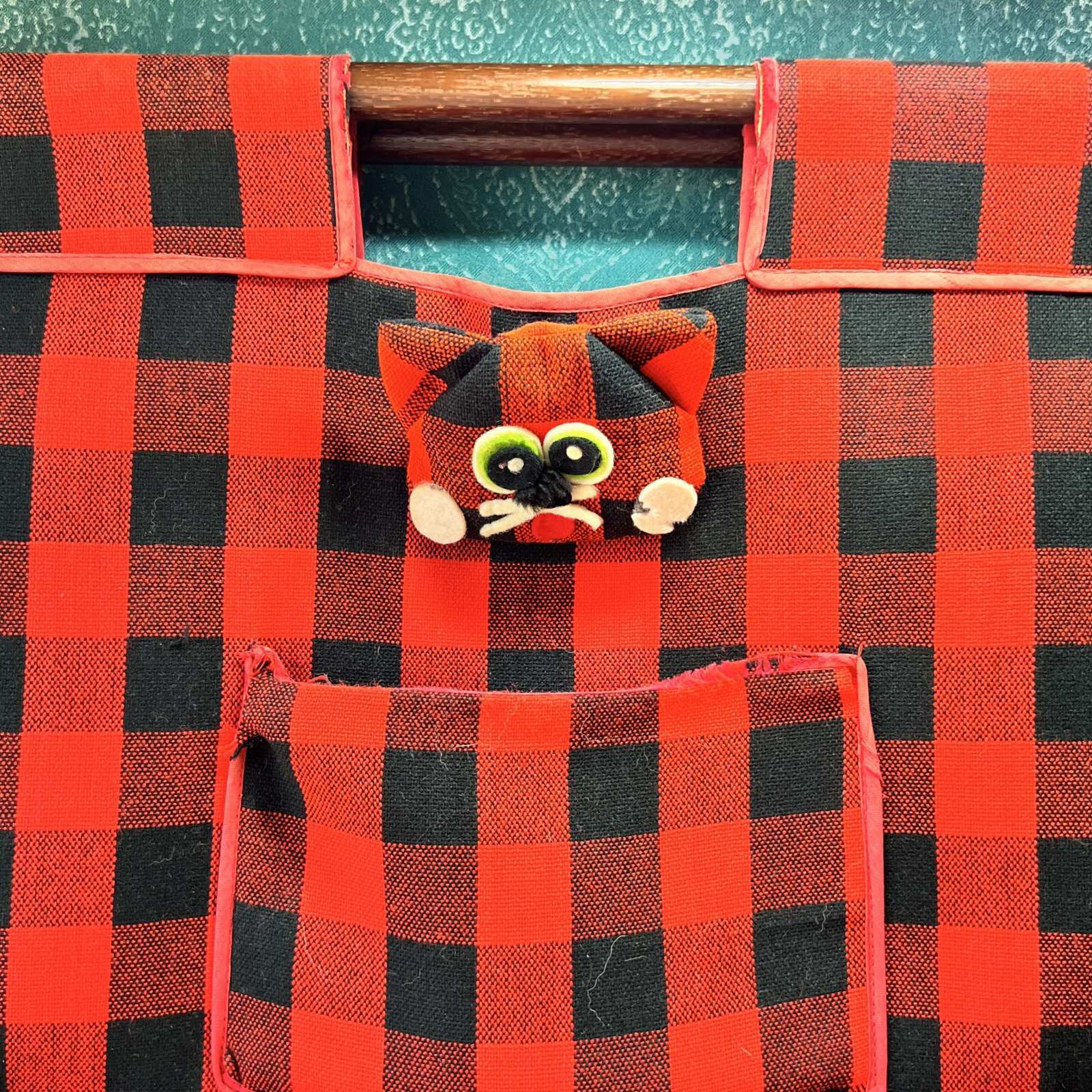 MISAKU マスコット付きマガジンラック 赤黒チェック vintage