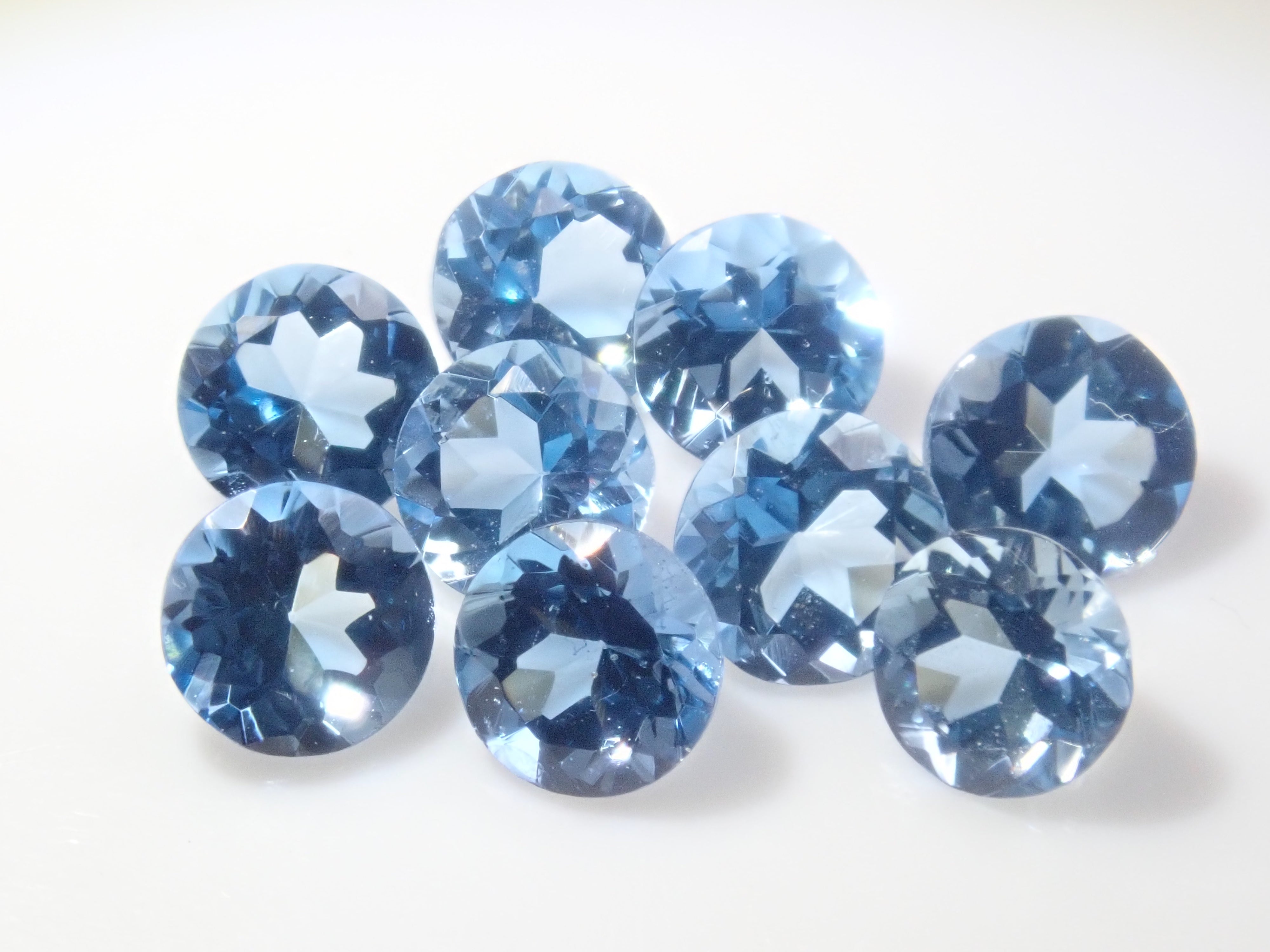 ブラジル産サンタマリアアクアマリン1石（ラウンドカット,約3.5mm