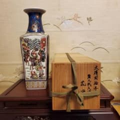 中国古玩 大清同治年製 色絵賢人武人図 角形花瓶 箱付き - メルカリ