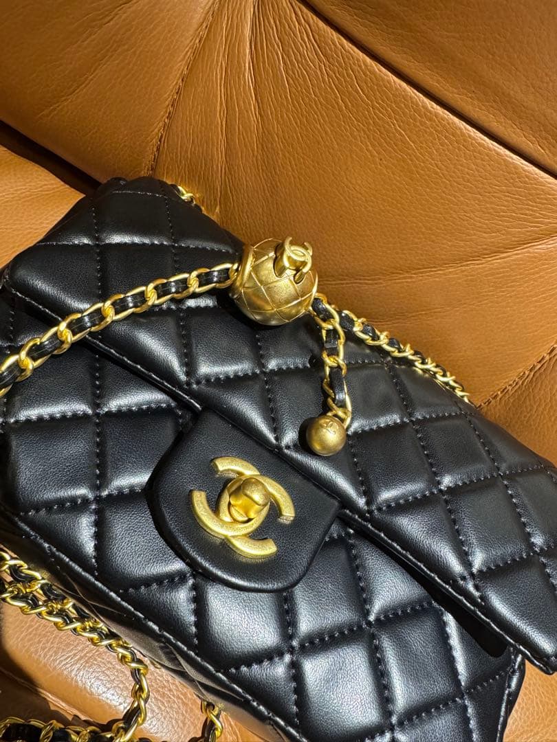 CHANELブラックショルダーバッグ　キルティングノベルティ商品非売品 未使用 CHANEL ノベルティ パール×ブラックチェーン キルティング