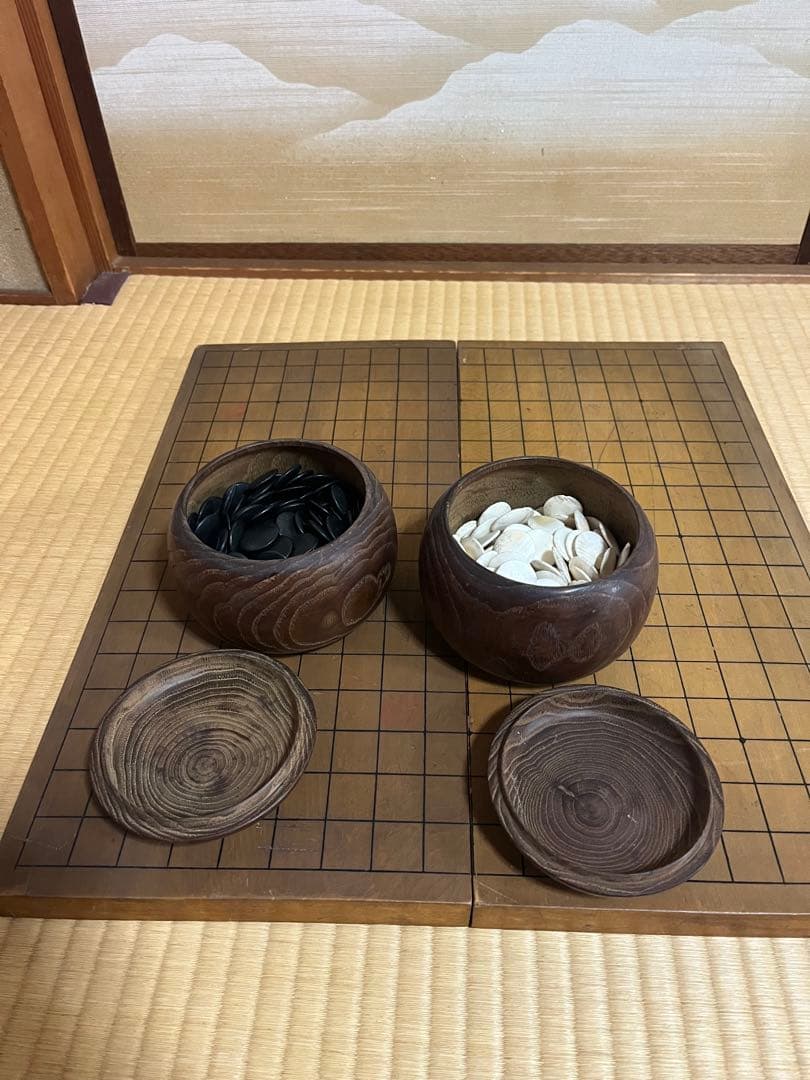 【本蛤碁石セット】木製囲碁盤 19路盤 42.5×44cm 囲碁道具一式 那智黒 Amazon | 囲碁 日向特製蛤碁石那智黒碁石 31 実用 厚み8.4mm 木製本欅