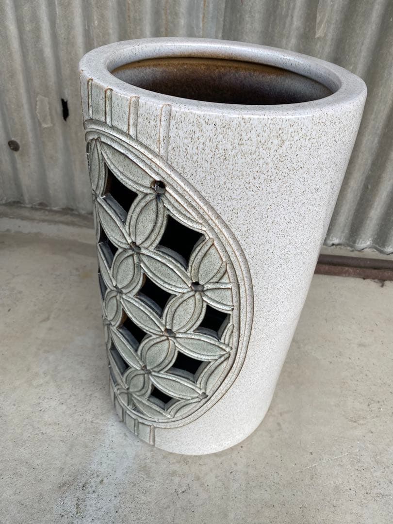 陶器 傘立て 白 信楽焼 白窯 唐草彫 格子彫