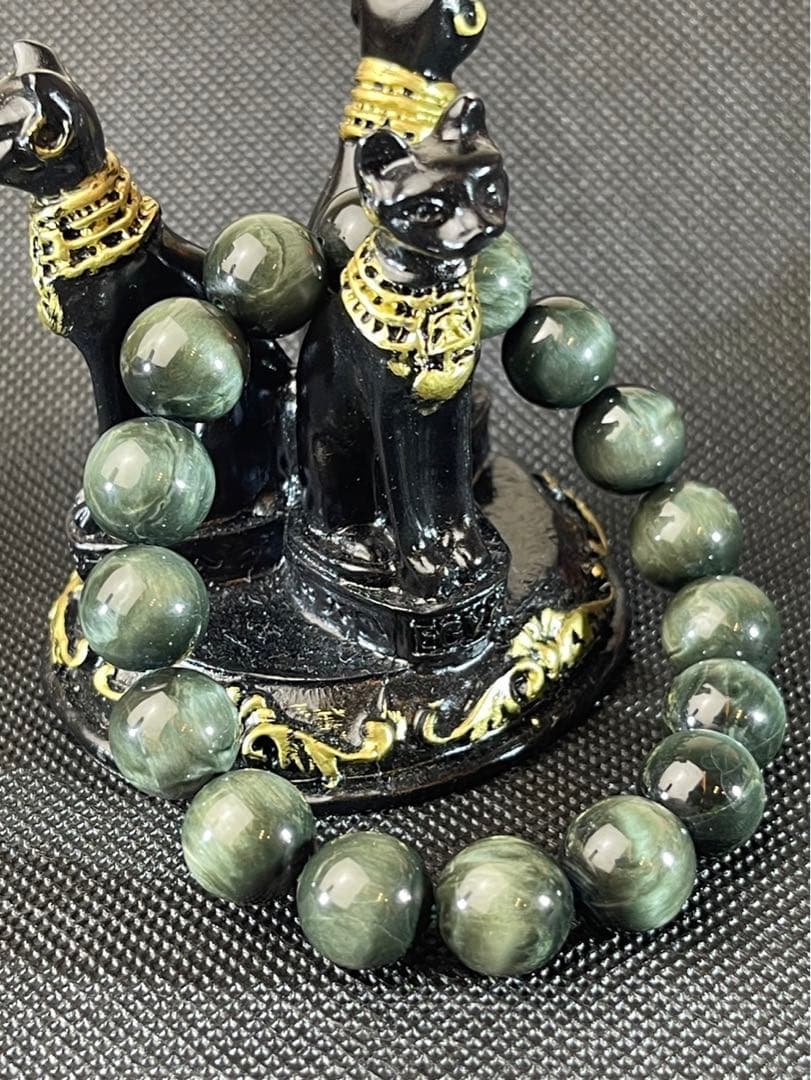 闇夜に堕ちし契約の証——「漆黒の翼と紅き瞳のイヤリング