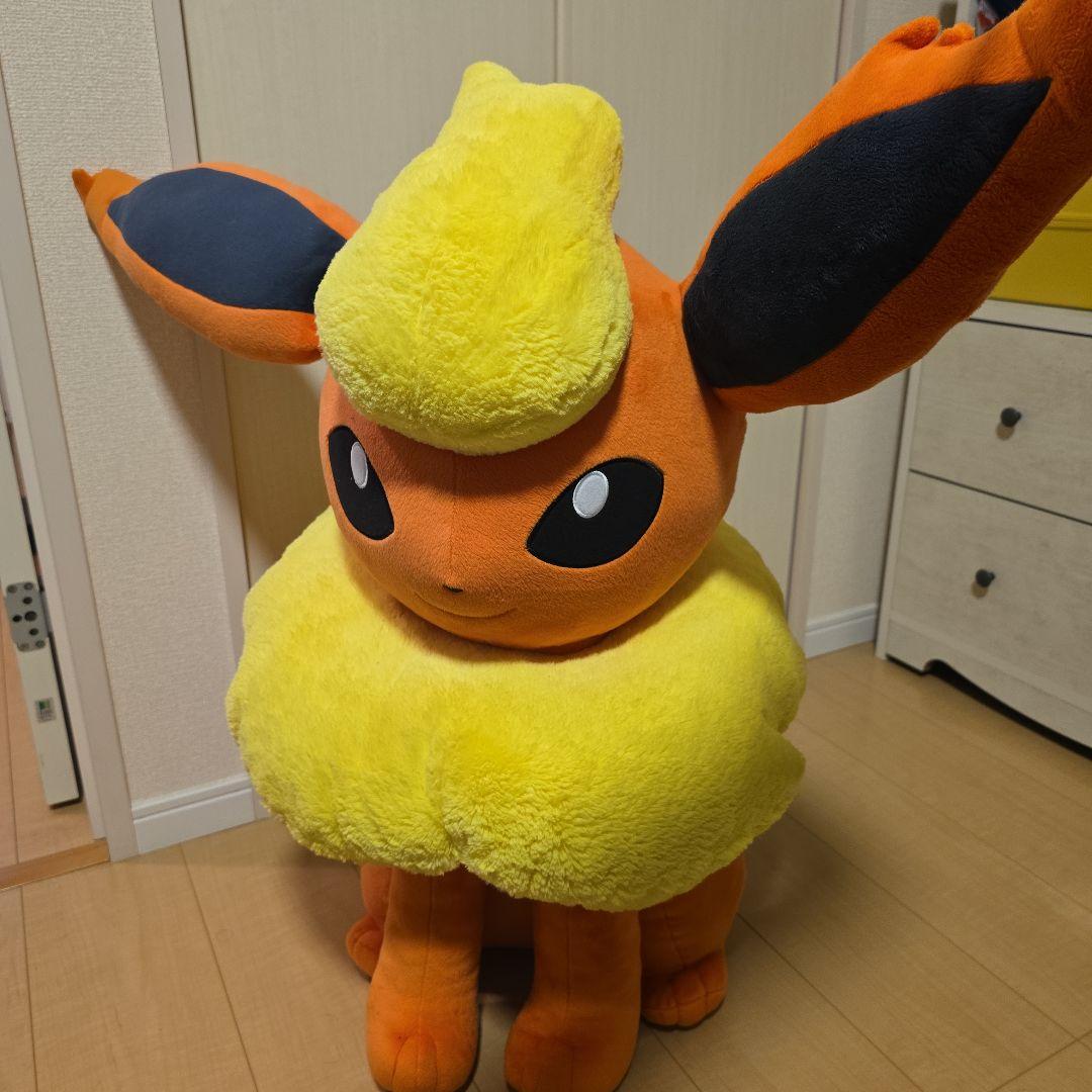 ポケモン 等身大ブースター ぬいぐるみ 抽選販売】ぬいぐるみ 等身大ブースター 寝そべり ｜【公式】ポケモン