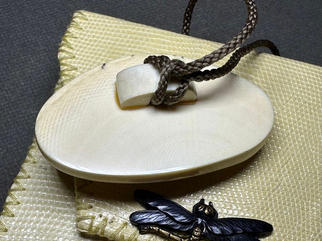 極上 根付 金具 煙草入れ 喫煙具 提げ物 天然素材 アンティーク 和彫