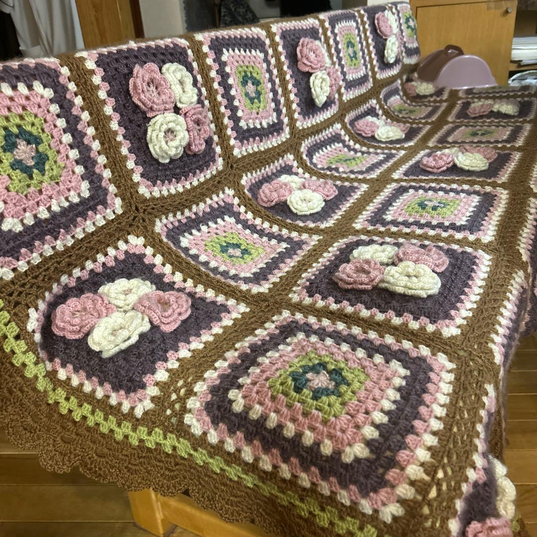 手編み　♡ 立体小花のマルチカバー 手編み 立体お花マルチカバー