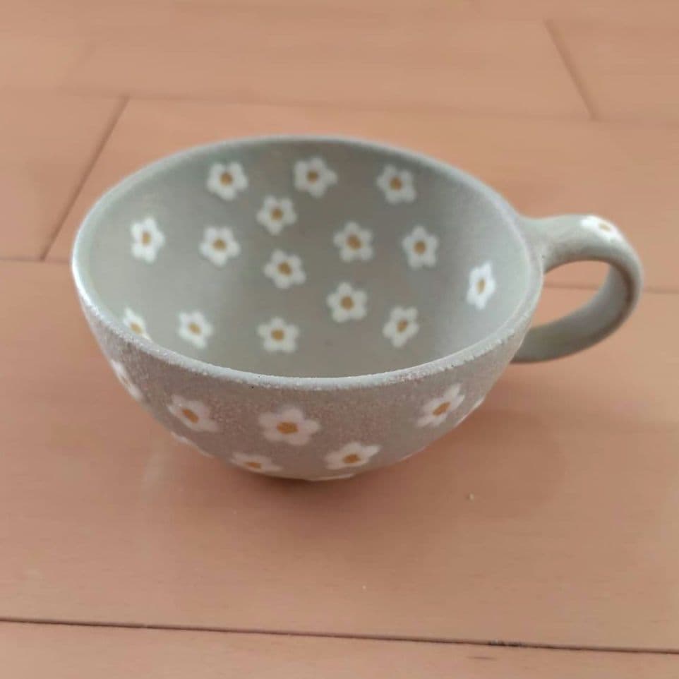 【三ツ持啓】グリーンの小花カップ 緑　食器　うつわ 三ッ持啓　金井啓 三ツ持啓】グリーンの小花カップ 緑 食器 うつわ 三ッ持啓 金井啓 2025