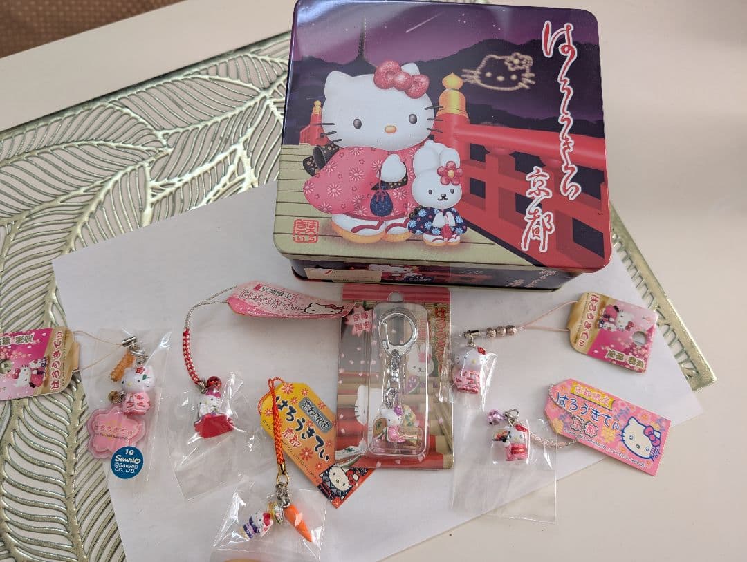 京都限定ハローキティ ストラップ6個セットオマケ 缶ケース付き はろうきてぃ 海苔ちっぷす3缶セット | 山本海苔店公式オンラインショップ