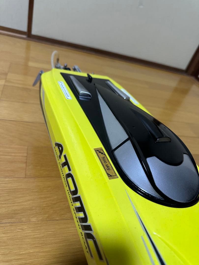 Atomic イエロー リモートコントロールボート大カスタム品 Amazon.co.jp: VOLANTEXRC ブラシレスRCボート Atomic 42mph 25.5
