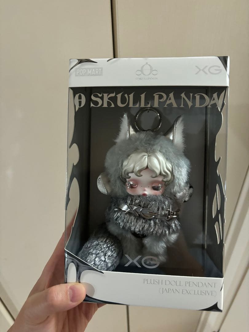 スカルパンダ　SKULLPANDA × XGコラボ　日本限定品　ポップマート スカルパンダがXGとコラボ！ Y3Kムードが漂う日本限定ぬいぐるみ