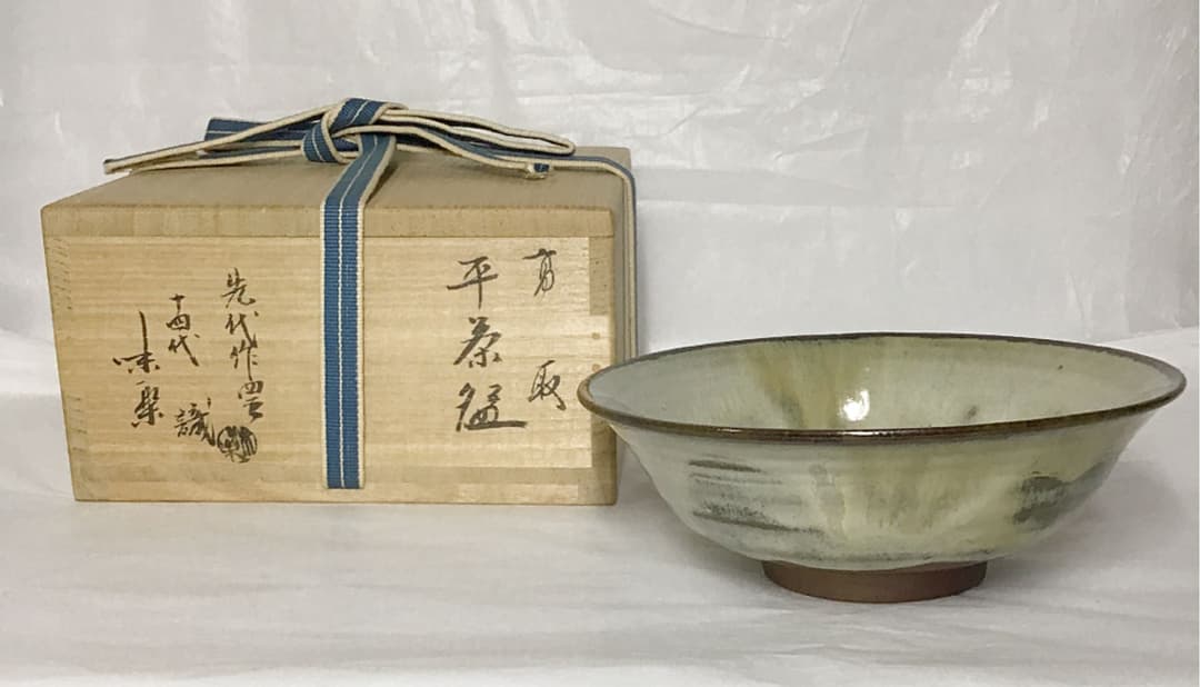 【茶道具】13代亀井味楽作 高取平茶碗 楽天市場】高取焼 亀井楽山造 茶碗の通販