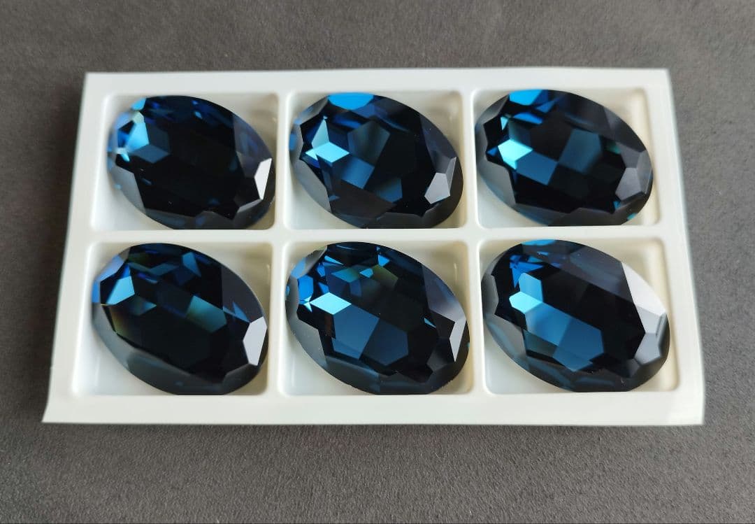 スワロフスキー #4127 39×28mm スワロフスキー 4127 石。カラークリスタル。サイズ 39 x 28 mm。価格